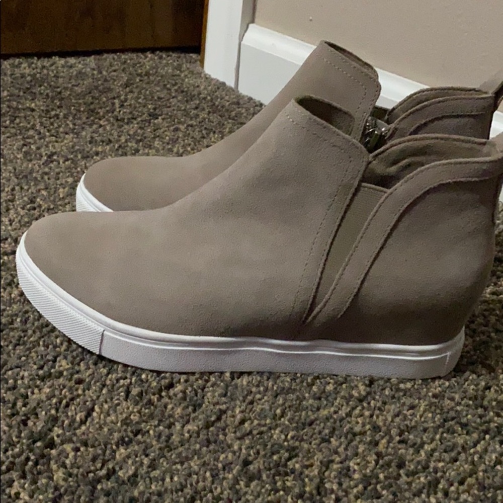 Blondo Waterproof Sneaker